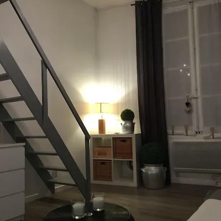 Studio Avec Mezzanine A 5 Min Des Arenes Et De La Gare * Nimes